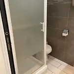 Appartamento De 45 M2 En Rez-de-villa Avec Jardin