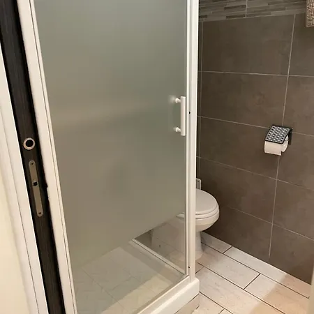 Apartment De 45 M2 En Rez-de-villa Avec Jardin