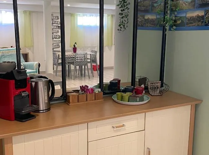 De 45 M2 En Rez-de-villa Avec Jardin 아파트 히에레