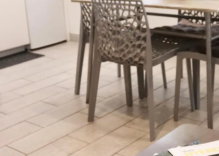 아파트 De 45 M2 En Rez-de-villa Avec Jardin 히에레